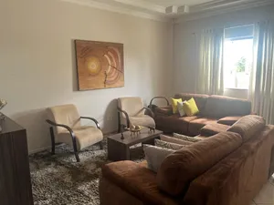 Casa térrea de 3 suítes com amplo quintal no Cidade Jardim — miniatura 1