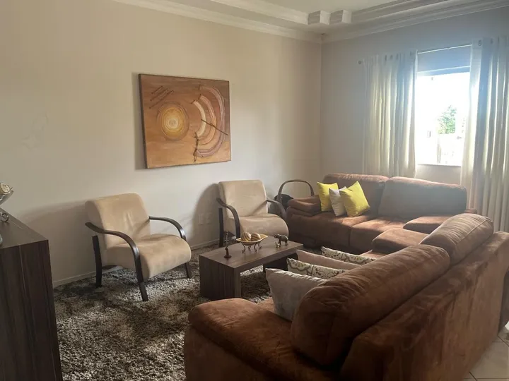 Casa térrea de 3 suítes com amplo quintal no Cidade Jardim