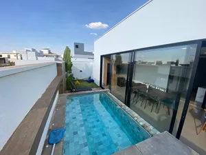 Casa de 4 suítes com spa e adega em condomínio fechado — miniatura 1