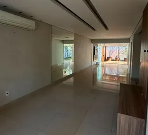 Sobrado de alto padrão com 3 suítes em condomínio fechado — miniatura 2