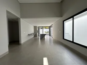 Casa de 3 suítes com planta moderna em condomínio fechado — miniatura 2