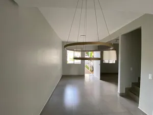 Sobrado de 3 quartos com lazer completo em condomínio fechado — miniatura 2