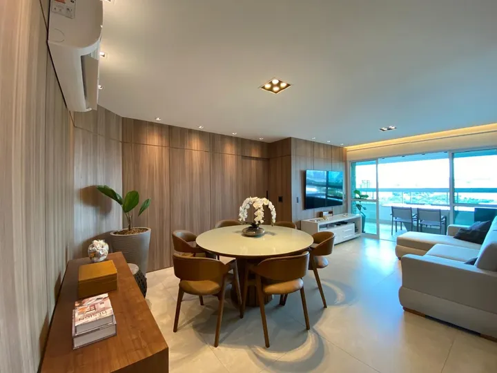 Apartamento de alto padrão com vista para o Praia Clube