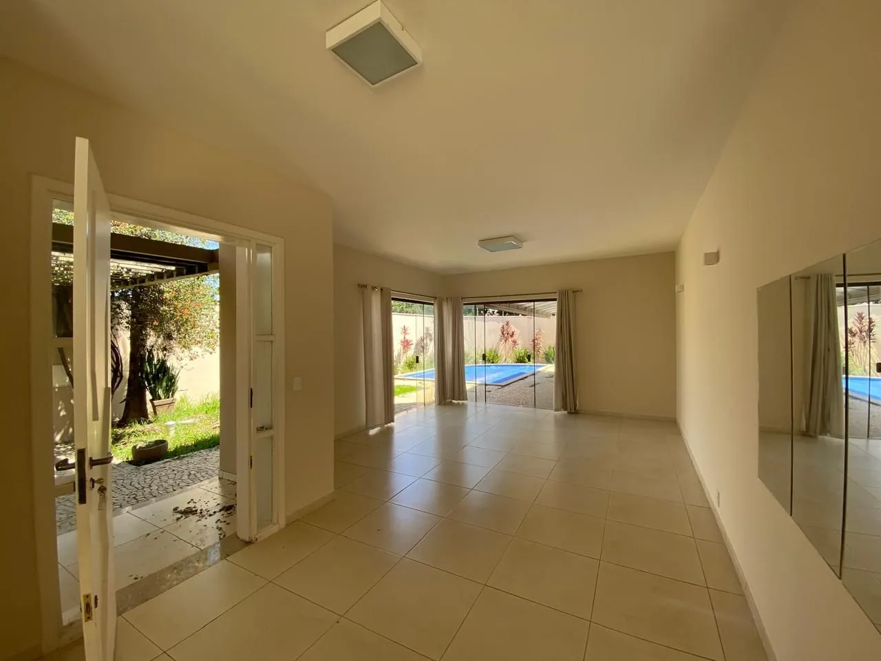 Casa térrea de 4 suítes no Morada da Colina — foto 1