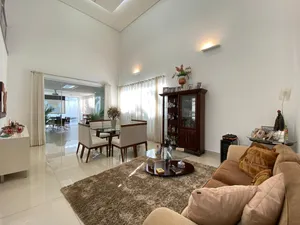 Sobrado de 4 suítes com piscina aquecida e home cinema em condomínio de alto padrão — miniatura 2