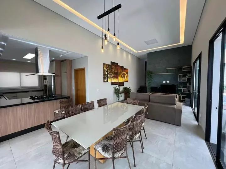 Casa térrea de 3 suítes com espaço gourmet em condomínio fechado