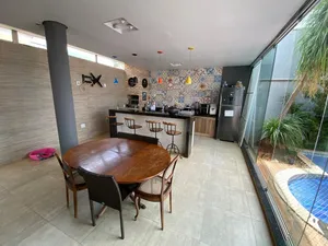 Casa de 3 suítes com piscina e spa em condomínio fechado — miniatura 2