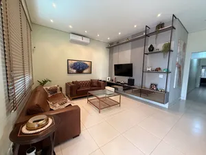 Casa térrea de 3 suítes com piscina em condomínio fechado — miniatura 2