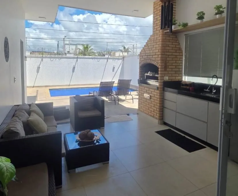 Casa térrea com fachada imponente em condomínio fechado — foto 1