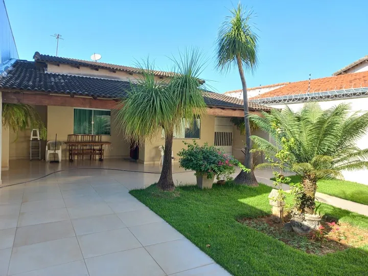 Casa térrea com terreno amplo no Vigilato Pereira