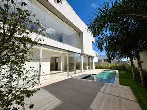 Casa de arquitetura contemporânea com piscina e spa em condomínio fechado — miniatura 2