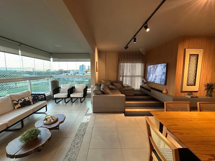 Apartamento de alto padrão em frente ao Praia Clube