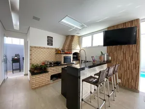 Sobrado de 4 suítes com piscina aquecida e home cinema em condomínio de alto padrão — miniatura 11