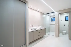 Casa térrea de 3 suítes com piscina e cascata em condomínio fechado — miniatura 10