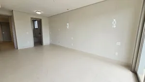 Casa de 3 suítes com piscina aquecida e elevador em condomínio fechado — miniatura 11