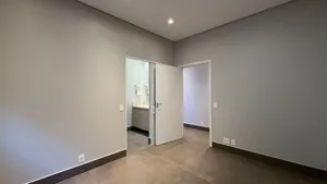Casa de esquina com piscina aquecida e energia fotovoltaica em condomínio de alto padrão — miniatura 11