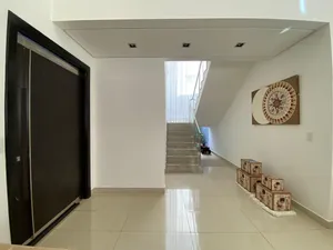 Sobrado de 4 suítes com piscina aquecida e home cinema em condomínio de alto padrão — miniatura 12