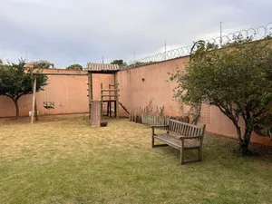 Sobrado de 4 suítes no Jardim Karaíba — miniatura 11