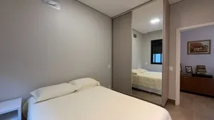 Casa de esquina com piscina aquecida e energia fotovoltaica em condomínio de alto padrão — miniatura 12