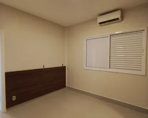 Casa nova de 4 quartos com jardim amplo em condomínio fechado — miniatura 11