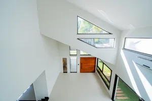 Sobrado de alto padrão com piscina aquecida e home cinema — miniatura 11