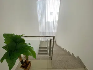 Sobrado de 4 suítes com piscina aquecida e home cinema em condomínio de alto padrão — miniatura 13