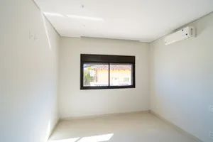 Sobrado de alto padrão com piscina aquecida e home cinema — miniatura 12
