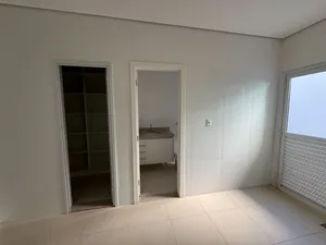 Casa de 4 vagas com varanda gourmet em condomínio fechado — miniatura 12