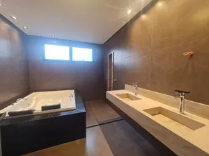 Casa de 3 suítes com varanda gourmet e piscina em condomínio fechado — miniatura 12
