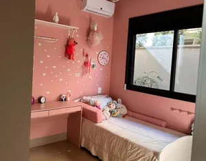 Casa de 3 suítes com piscina e espaço gourmet em condomínio fechado — miniatura 13