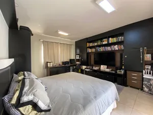 Casa térrea com mezanino, piscina aquecida e 4 suítes em condomínio de alto padrão — miniatura 13