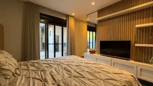 Casa de esquina com piscina aquecida e energia fotovoltaica em condomínio de alto padrão — miniatura 14