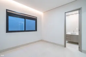Casa térrea de 3 suítes com piscina e cascata em condomínio fechado — miniatura 13