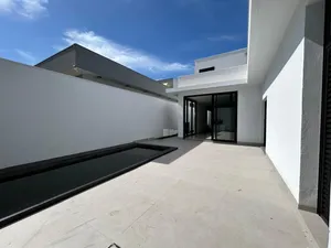 Casa de 3 suítes com planta moderna em condomínio fechado — miniatura 14