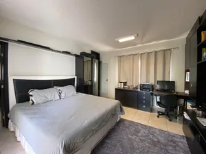 Casa térrea com mezanino, piscina aquecida e 4 suítes em condomínio de alto padrão — miniatura 14