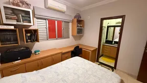 Casa térrea de 3 suítes com piscina e espaço gourmet em condomínio fechado — miniatura 14