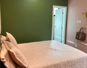 Casa de 3 suítes com piscina e espaço gourmet em condomínio fechado — miniatura 14