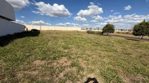 Lote de esquina em condomínio de alto padrão, próximo ao lago — miniatura 16