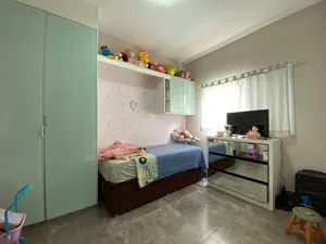 Casa térrea com mezanino, piscina aquecida e 4 suítes em condomínio de alto padrão — miniatura 17