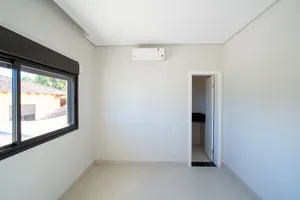 Sobrado de alto padrão com piscina aquecida e home cinema — miniatura 17