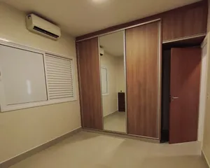 Casa nova de 4 quartos com jardim amplo em condomínio fechado — miniatura 17