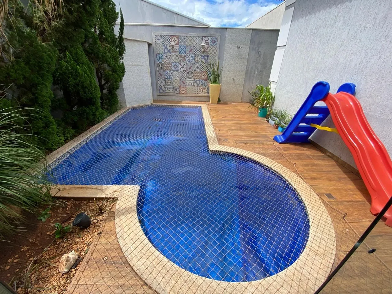 Casa de 3 suítes com piscina e spa em condomínio fechado — foto 1