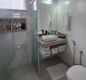 Casa térrea com fachada imponente em condomínio fechado — miniatura 17