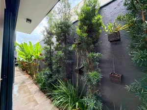 Casa mobiliada de arquitetura contemporânea com piscina e solarium — miniatura 17