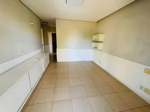 Sobrado de esquina com piscina e ofurô, 6 vagas, em condomínio de alto padrão — miniatura 19