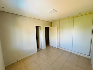 Sobrado de esquina com piscina e ofurô, 6 vagas, em condomínio de alto padrão — miniatura 20