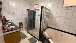 Casa térrea de 3 suítes com piscina e espaço gourmet em condomínio fechado — miniatura 19