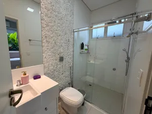 Casa mobiliada de arquitetura contemporânea com piscina e solarium — miniatura 19