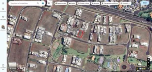 Lote em condomínio de alto padrão, próximo à portaria e à área de lazer — miniatura 2