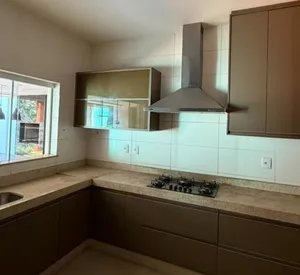 Sobrado de alto padrão com 3 suítes em condomínio fechado — miniatura 3